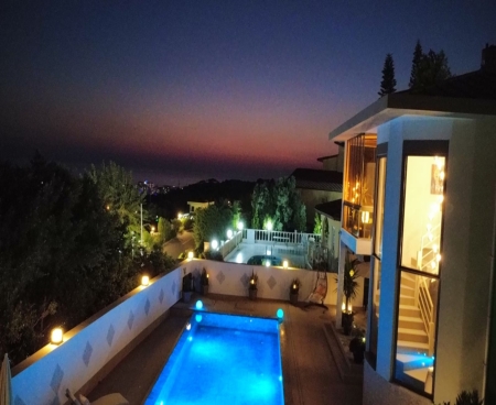Sea & mountain-view 3+1 luxury villa with private pool in Alanya