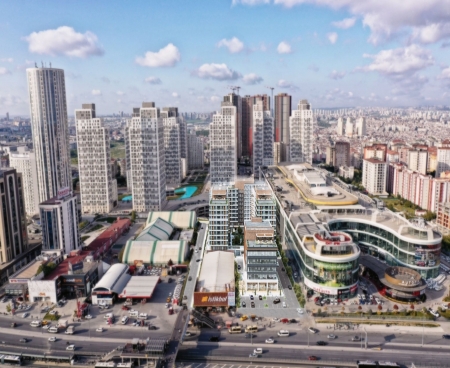 Luxury Apartments on the E5 Road in the Center of Esenyurt